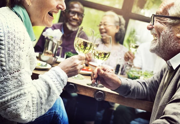 Gruppo di anziani pensionati Meetup — Foto Stock