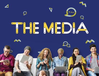 İnsanlar dijital araçları tarama  