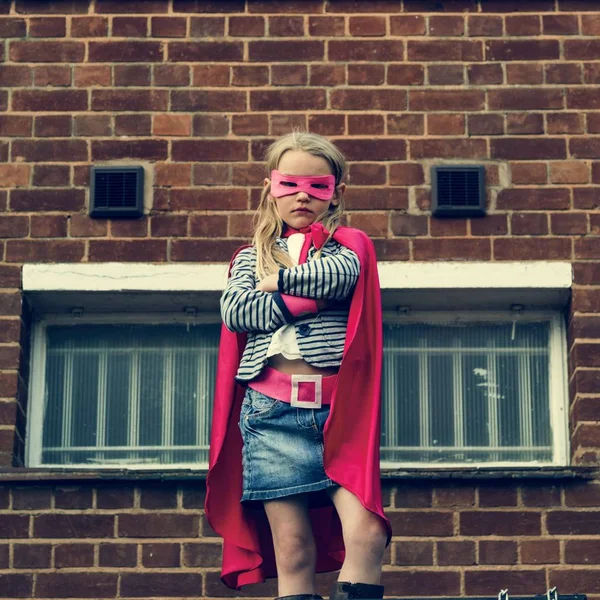 Супергерой на улице — стоковое фото