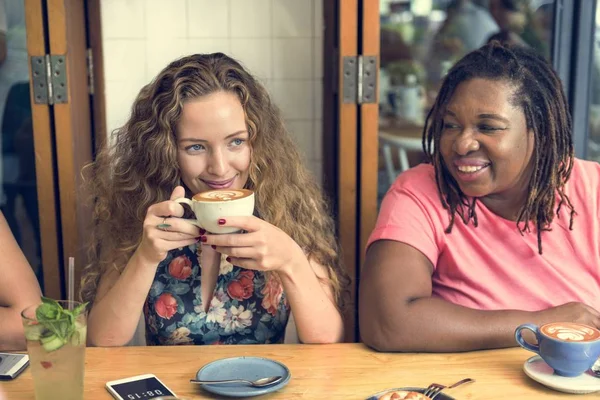 Mujer Drinking Coffee — Foto de Stock