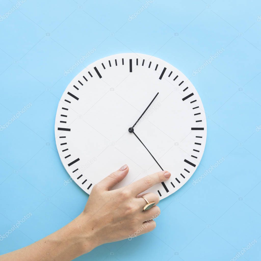 Clock Time and Puntual Circle