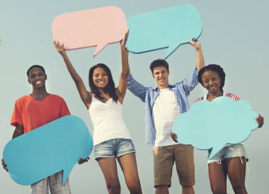 çeşitlilik insanların konuşma balonları holding