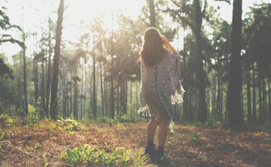 ormandaki rahatlatıcı kız