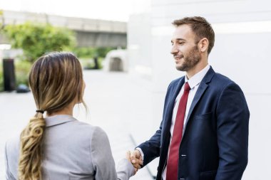 İş Adamları Tokalaşıyor