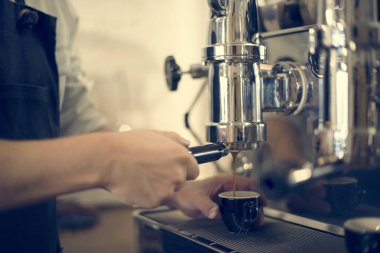 Kafede çalışan barists