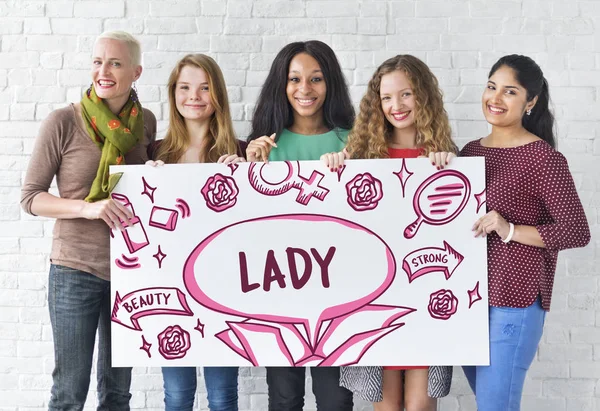 Diversidad mujeres sostiene pancarta — Foto de Stock