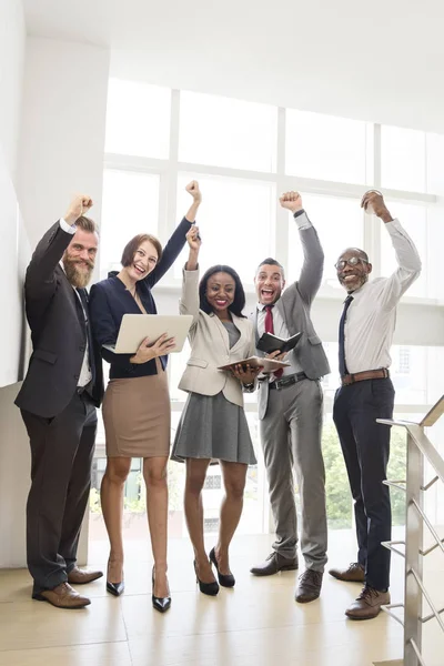 Verksamhet team firar framgångar — Stockfoto
