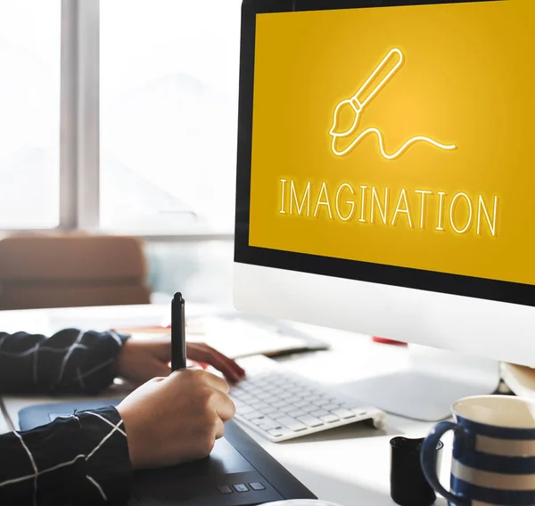 Woman working with computer — Stock Photo, Image