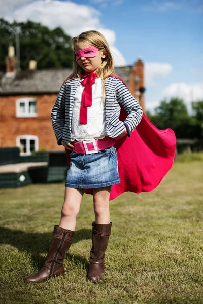 Superhéroe Chica al aire libre — Foto de Stock