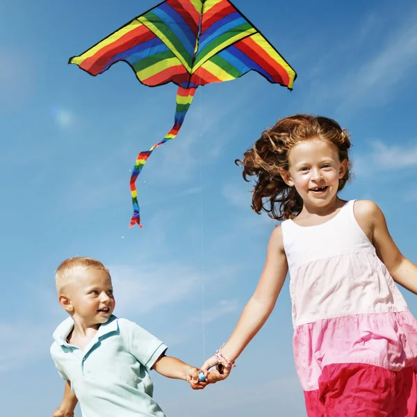 Children Playing Kite on the Beach — Stock Photo, Image