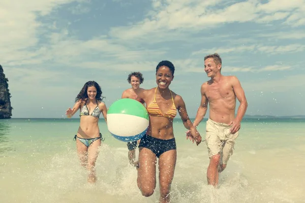 People playing with ball on beach — Stock Photo, Image
