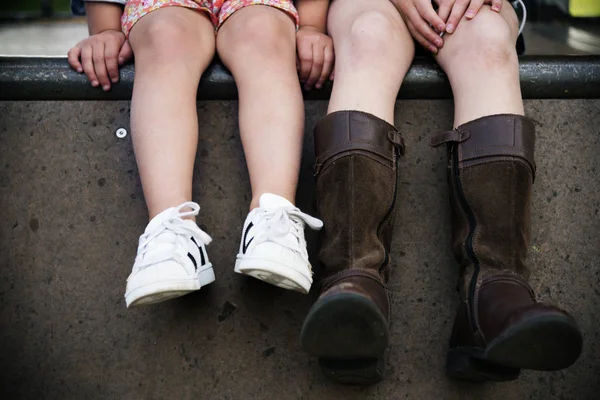 Meninas em botas na moda — Fotografia de Stock