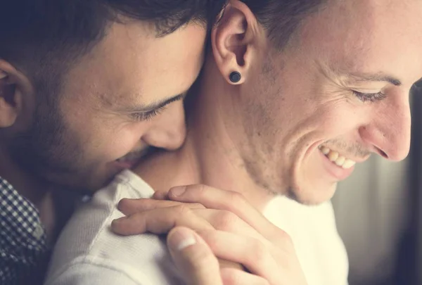 Glückliches homosexuelles Paar zusammen — Stockfoto