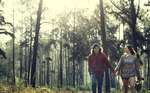 Çift ellerimi ormanda