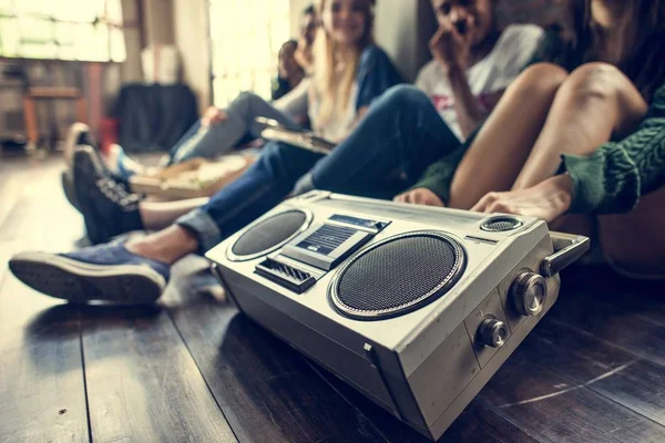 Gruppo di amici adolescenti — Foto Stock