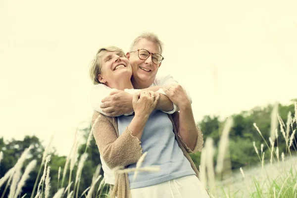 Senioren-Ehepaar verliebt — Stockfoto