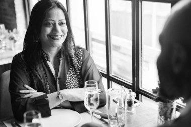 Romantik randevusu olan çift. 