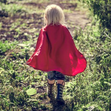 Süper kahraman küçük çocuk parkı