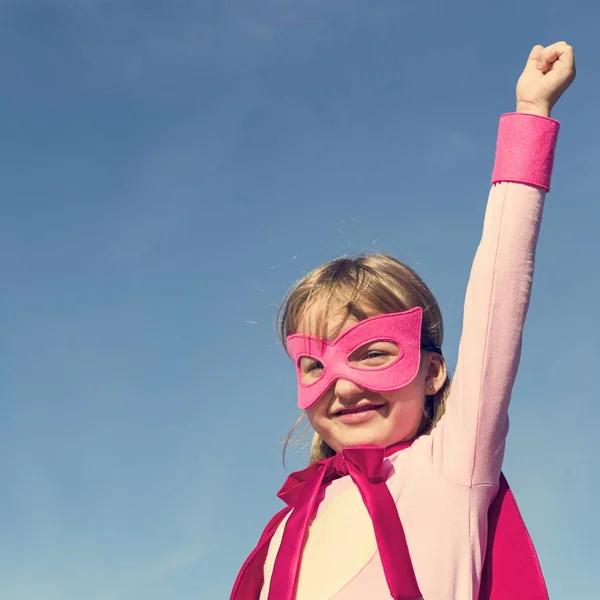 Pequeña niña super héroe — Foto de Stock