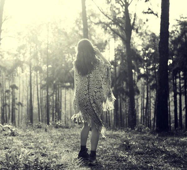 Jovem viajante menina — Fotografia de Stock