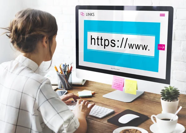 Girl working in studio with computer — Stock Photo, Image