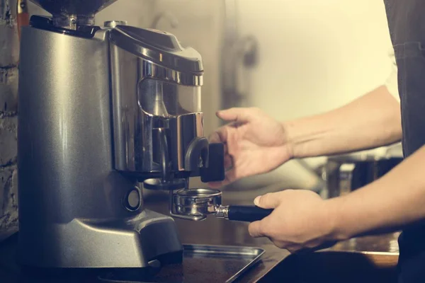 Baristinnen arbeiten im Café — Stockfoto