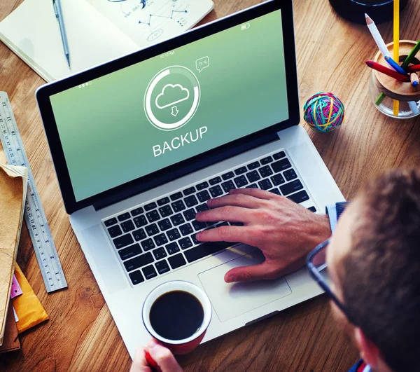 Man using laptop — Stock Photo, Image