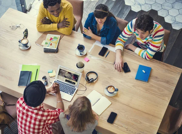 Studenten leren samen — Stockfoto