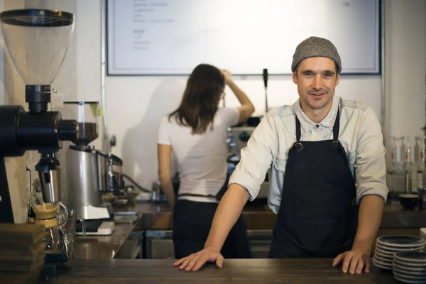 Baristas brassant du café — Photo