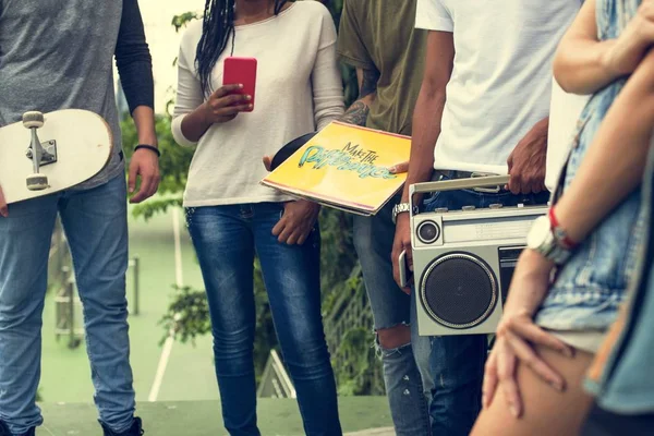 Tonåringar i Casual kläder — Stockfoto