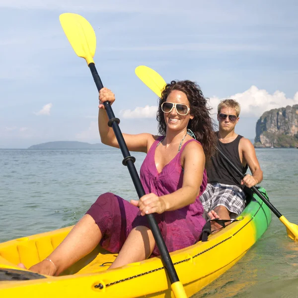 Cople Kayak en el mar —  Fotos de Stock