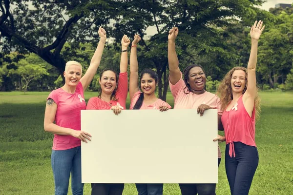 Frauen unterstützen Brustkrebs — Stockfoto