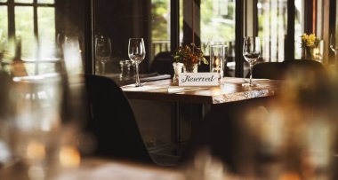 Restoran ayrılmış hizmet tablo 