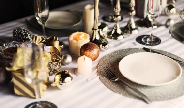 Restoran dekore edilmiş ve hizmet tablo