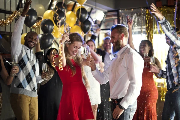 Mensen die samen vieren — Stockfoto