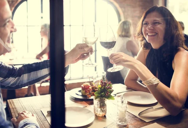 Par som har romantisk dejt — Stockfoto