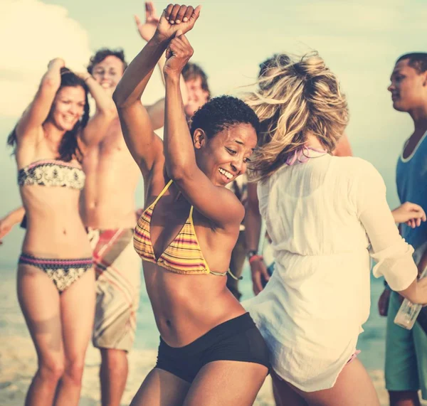 People enjoying beach party — Stock Photo, Image