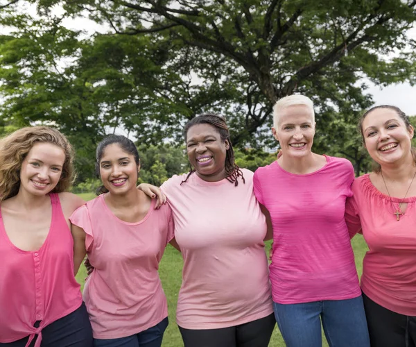 Mulheres apoiam câncer de mama — Fotografia de Stock