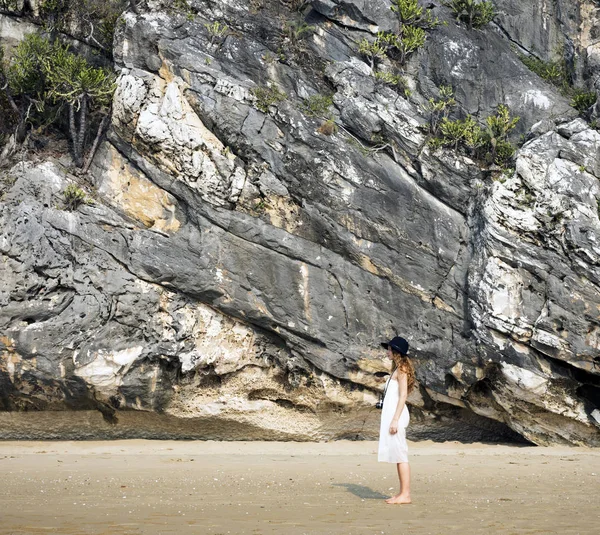 Bela Fotógrafa menina ao ar livre — Fotografia de Stock