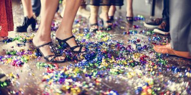 İnsanlar birlikte kutluyor 