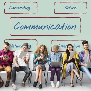 İnsanlar dijital araçları tarama  