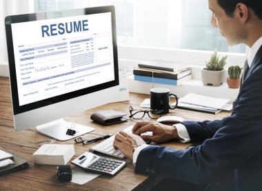 Ofiste çalışan iş adamı