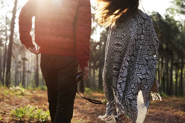 Çift ellerimi ormanda