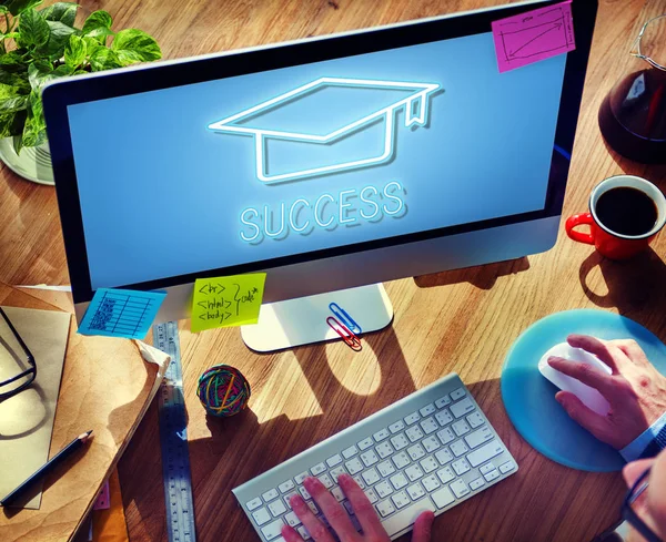 Man using computer — Stock Photo, Image