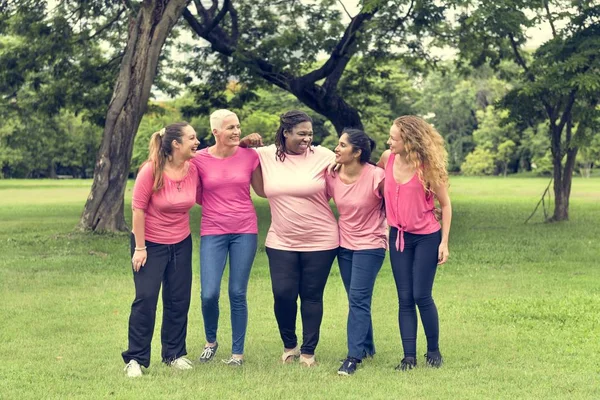 Mulheres apoiam câncer de mama — Fotografia de Stock