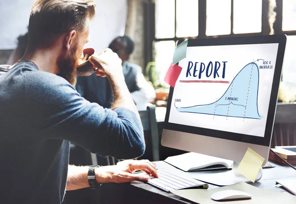 Man drinking coffee and working with computer — Stock Photo, Image