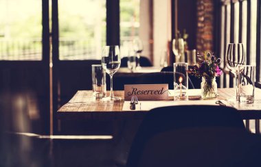 Restoran ayrılmış hizmet tablo 
