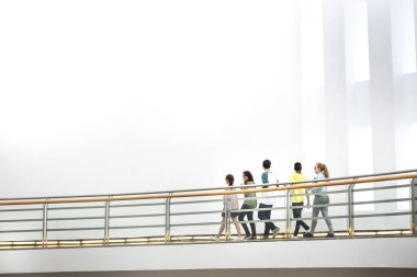 çeşitlilik öğrencilerin birlikte yürüme