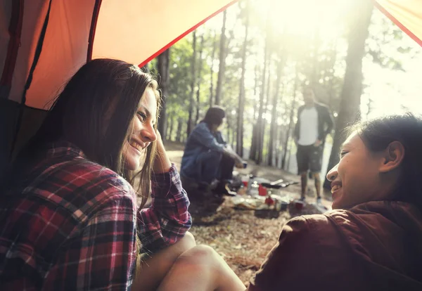 Young Friends Travelers in Forest — Stock Photo, Image