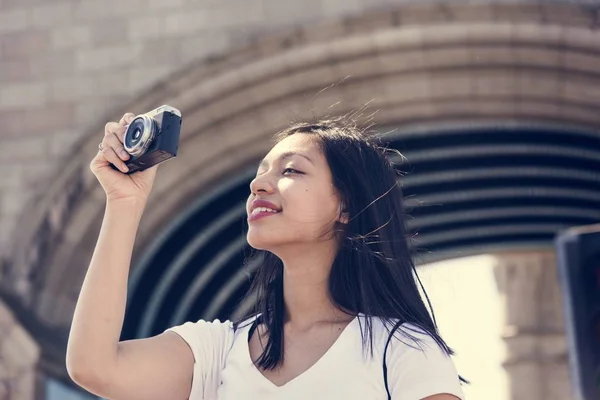 Ragazza che fa foto — Foto Stock